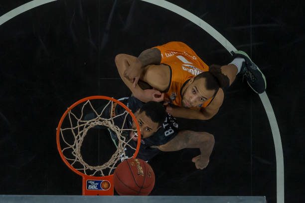 相比之下 相比之下