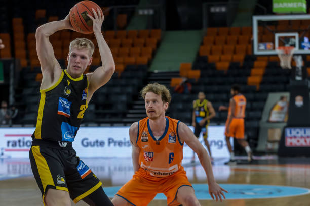 民参与的盛 民参与的盛