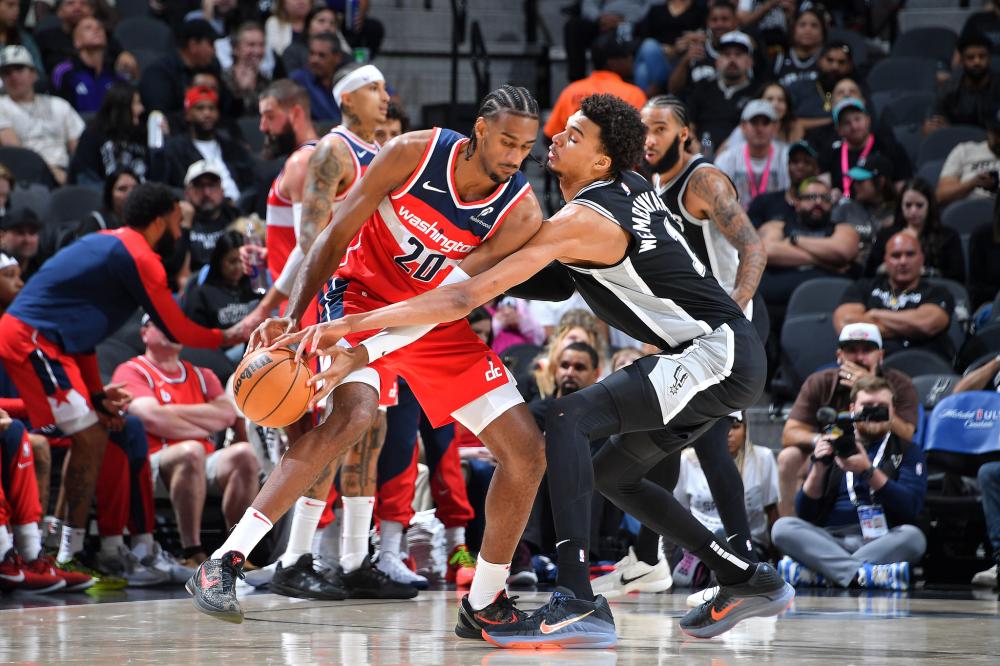 凭借其在社 凭借其在社