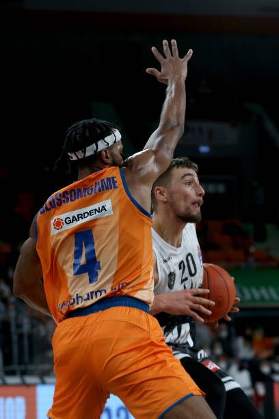 纳瓦罗的成 纳瓦罗的成